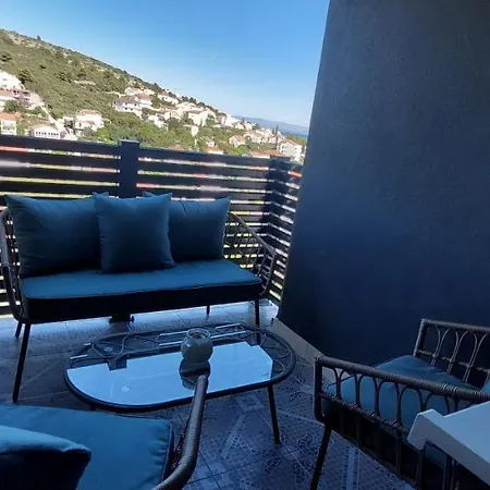 Apartman Jole 2 *