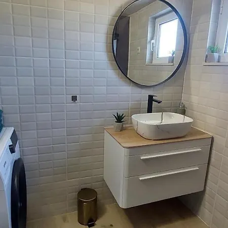 Apartman Jole 2 *