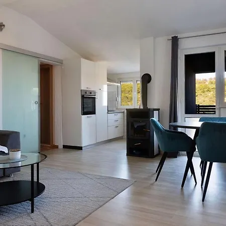Apartman Jole 2 *